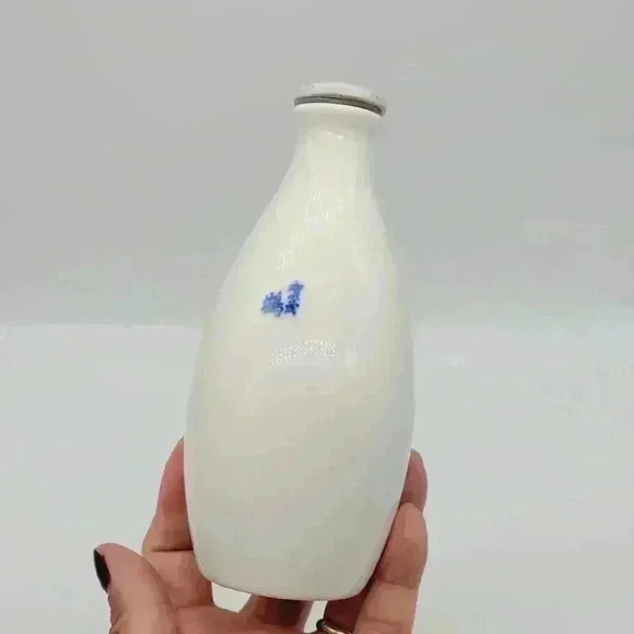 Vintage 1940's Mt Fuji Japan Small Sake Bottle with Cork Empty - Picture 3 of 8